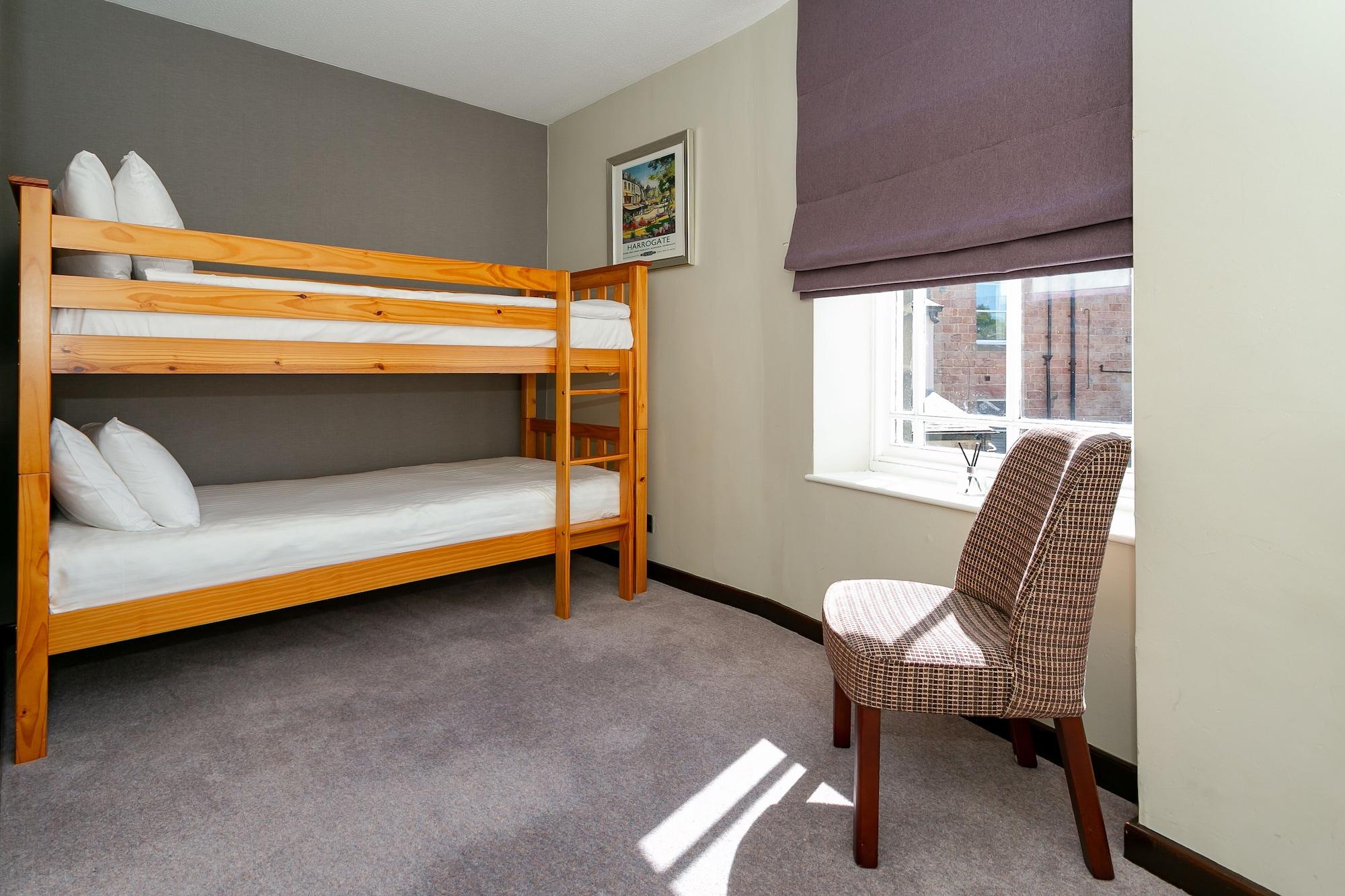 Hotel Cedar Court 4*