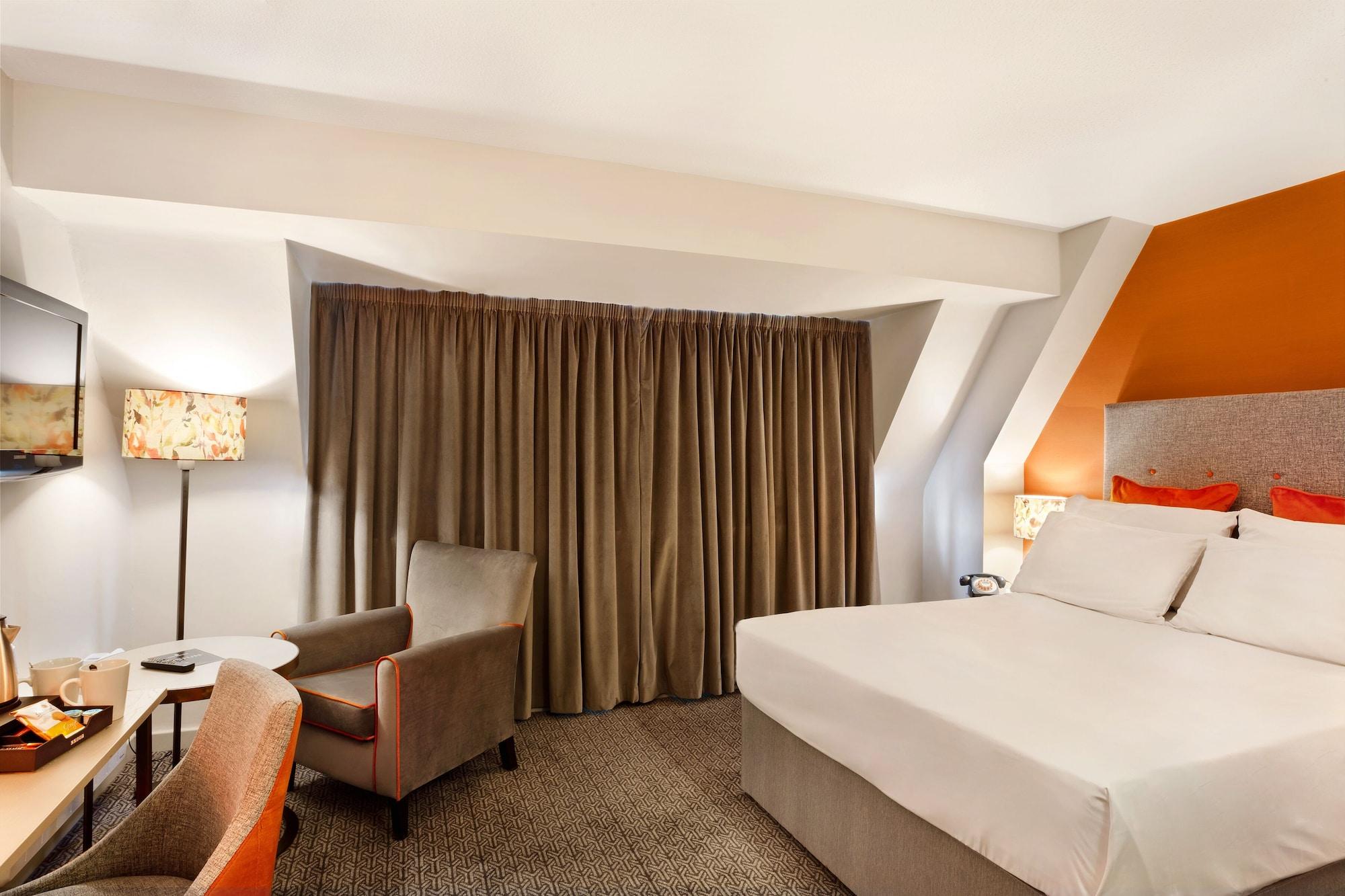 Cedar Court 4*