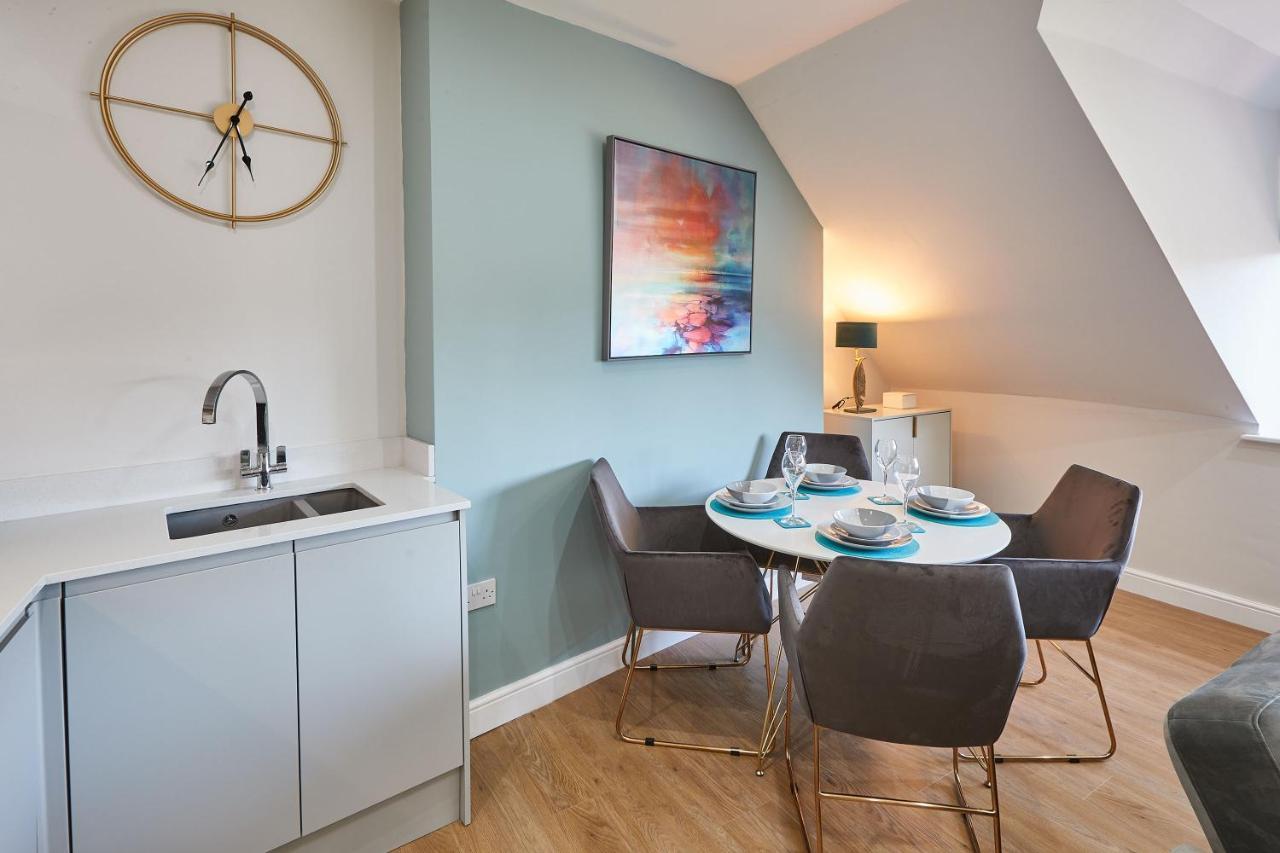 Host & - The Loft @ The Regency Apartment