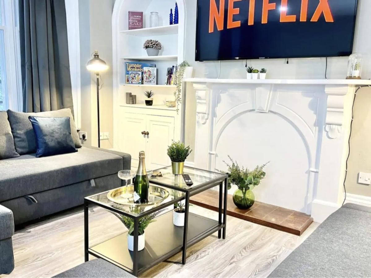 Apartment Luxury Flat With Free Parking
