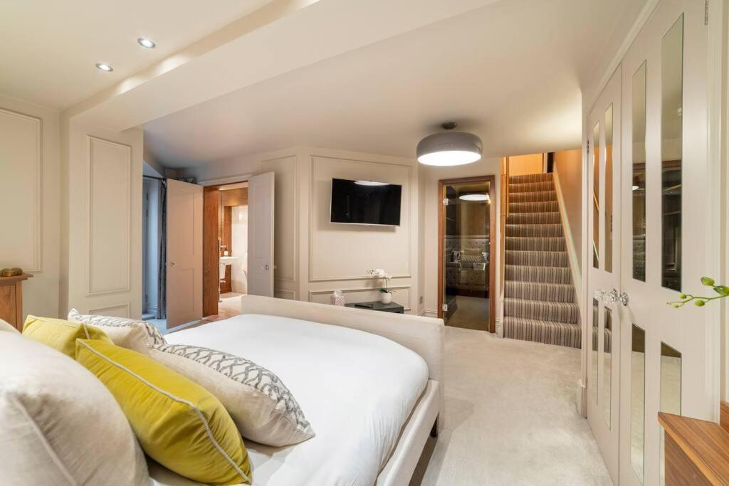 Westcourt By Rmg *