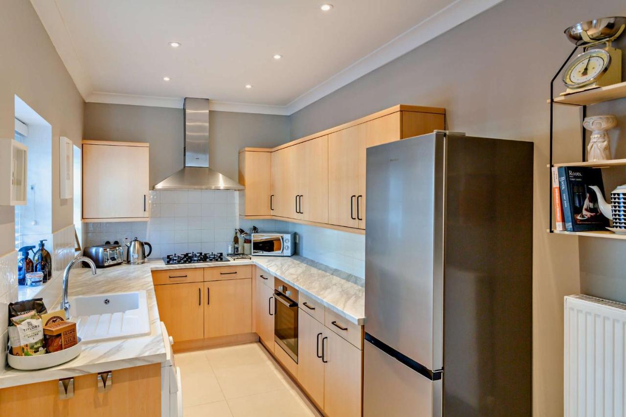 Holiday home 3-bedroom With Free Parking&flexible Bed Configuration
