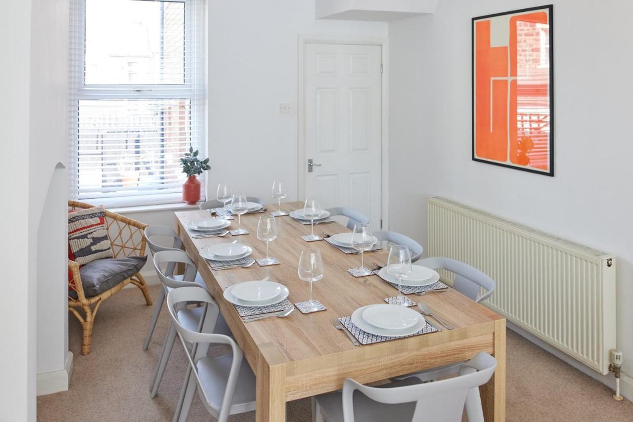 Holiday home 3-bedroom With Free Parking&flexible Bed Configuration *
