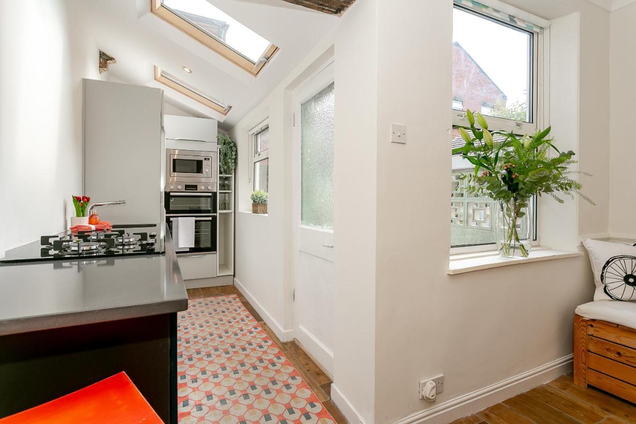 The Bs Cycle, 4 Bedroom, 2 Bathroom, House In Centre *