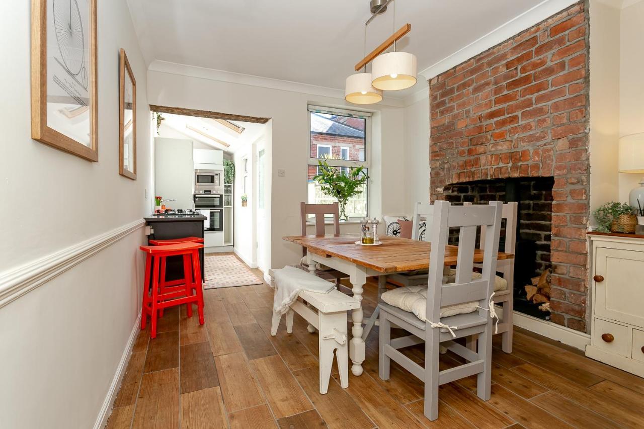 The Bs Cycle, 4 Bedroom, 2 Bathroom, House In Centre