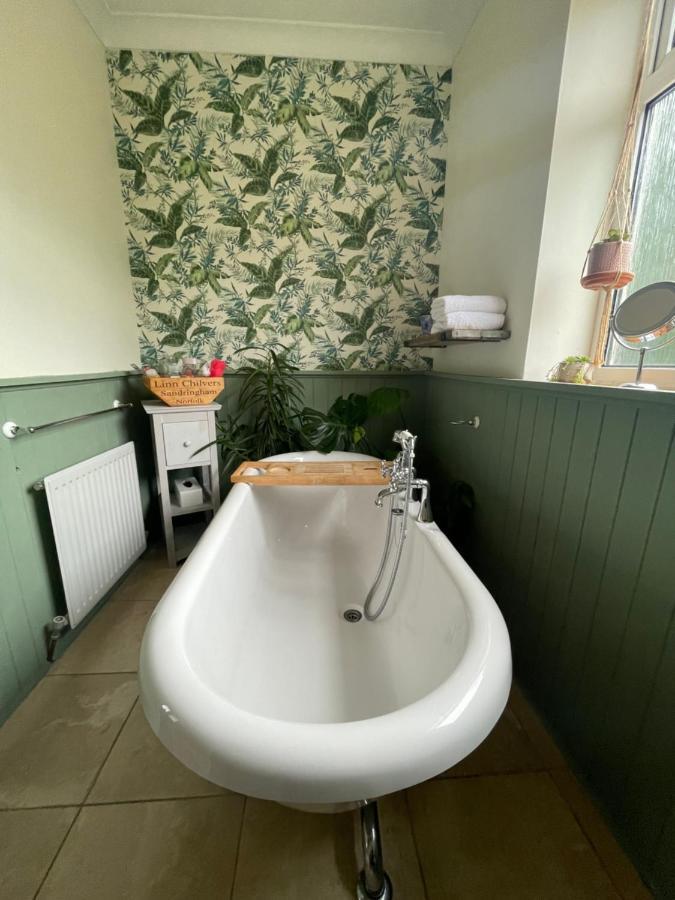 King Size Bed & En Rolled Bath Private Lane * Harrogate