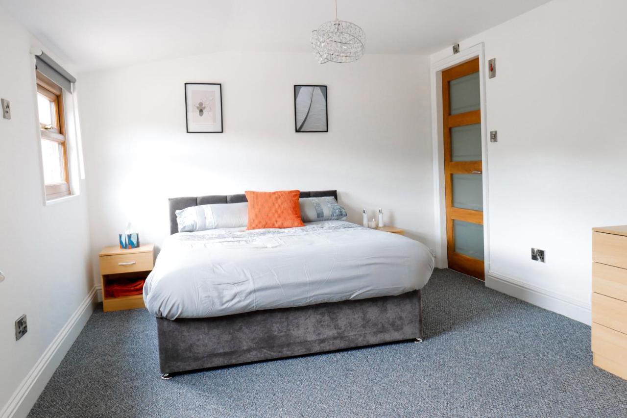 Stunning With Hot Tub On Private Holiday home *