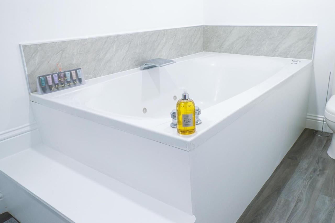 Stunning With Hot Tub On Private * Harrogate