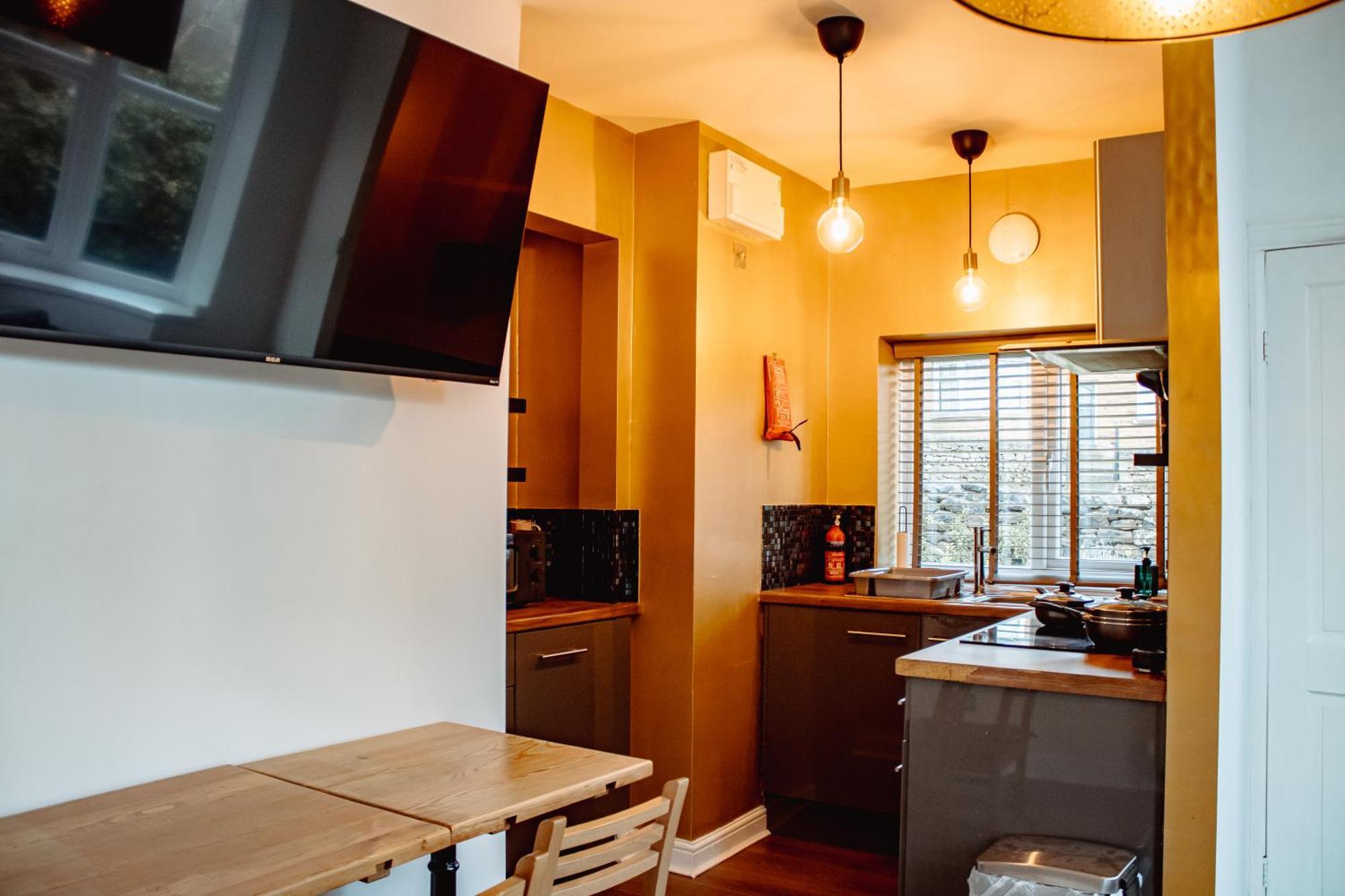 Spacious Flat With Free Parking Apartment