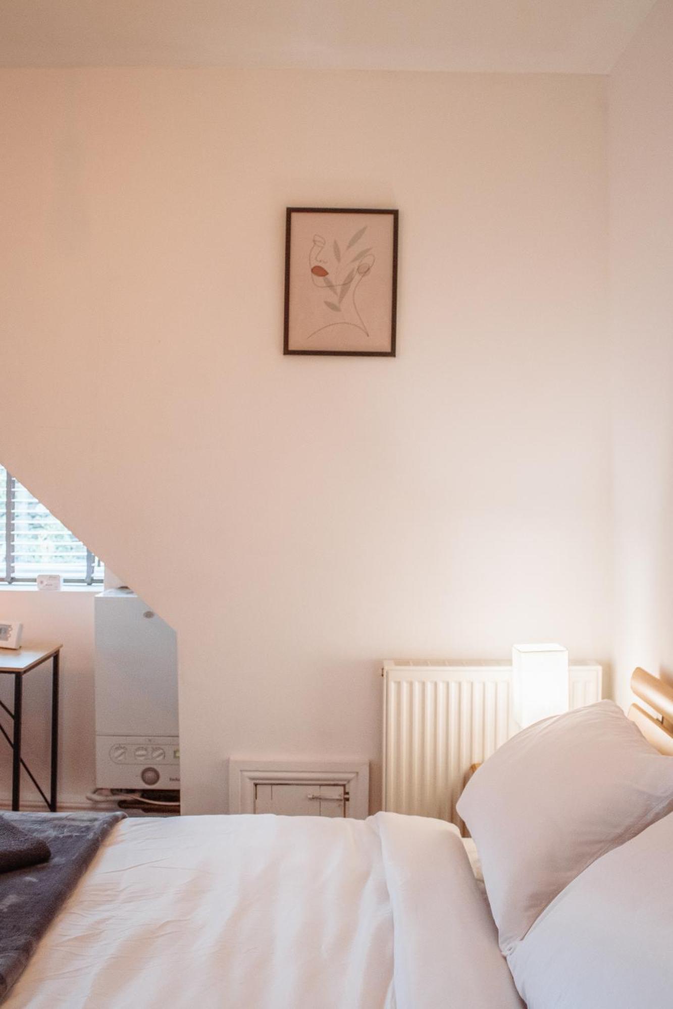 Spacious Flat With Free Parking *