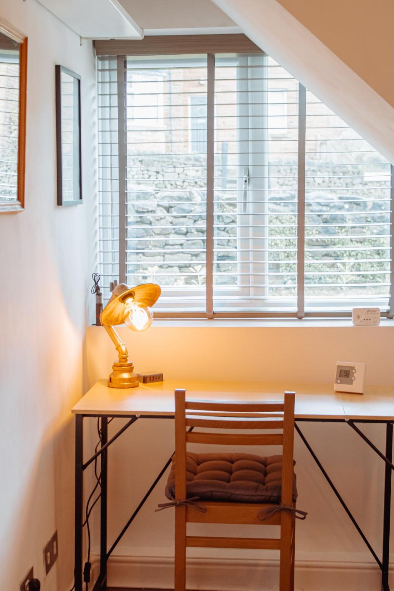 Spacious Flat With Free Parking Apartment