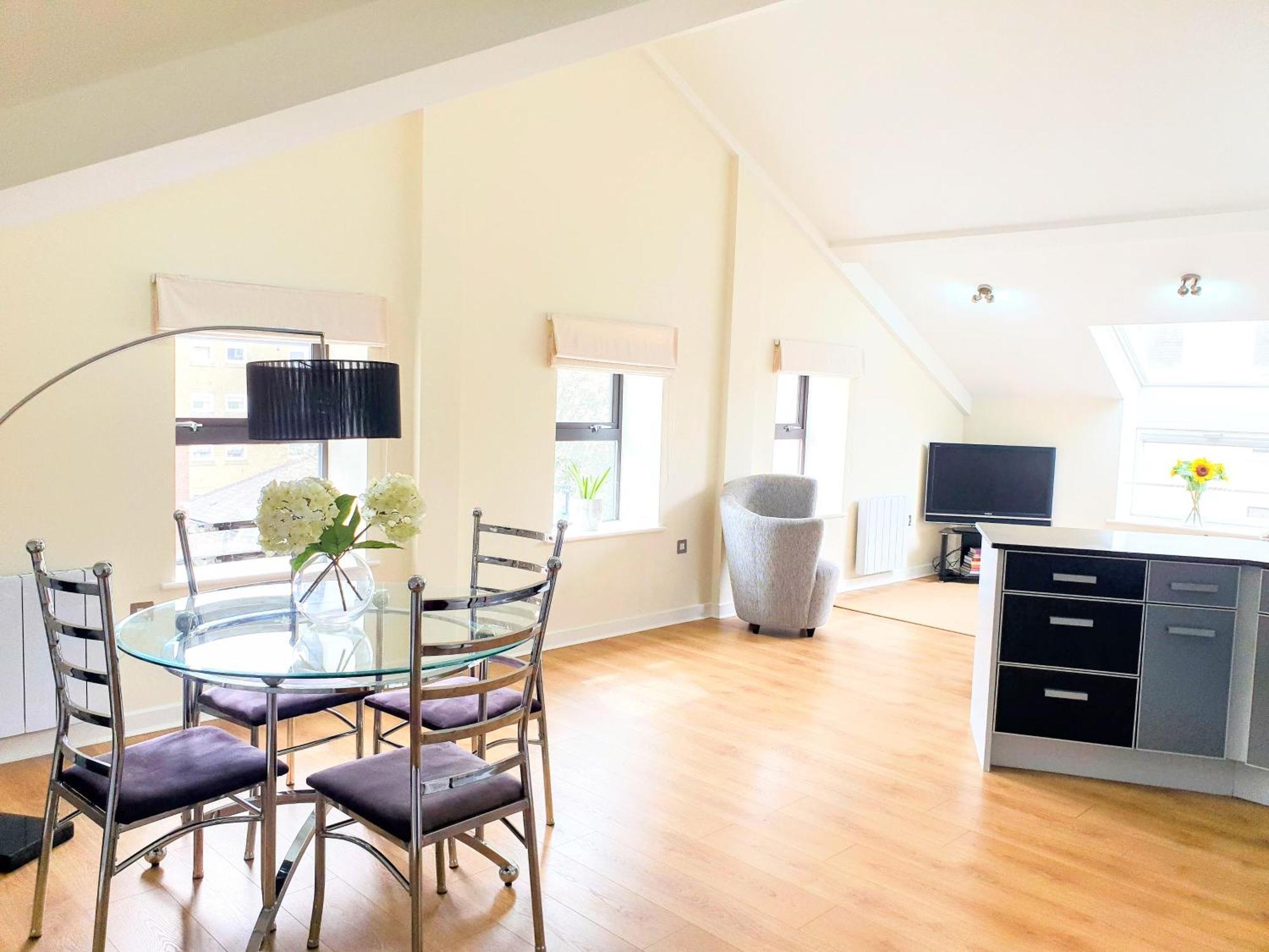 Apartment The Penthouse At Regent House Light And Airy Floor With Lift Access 1 Bedroom En-suite Luxury Ultra Location *
