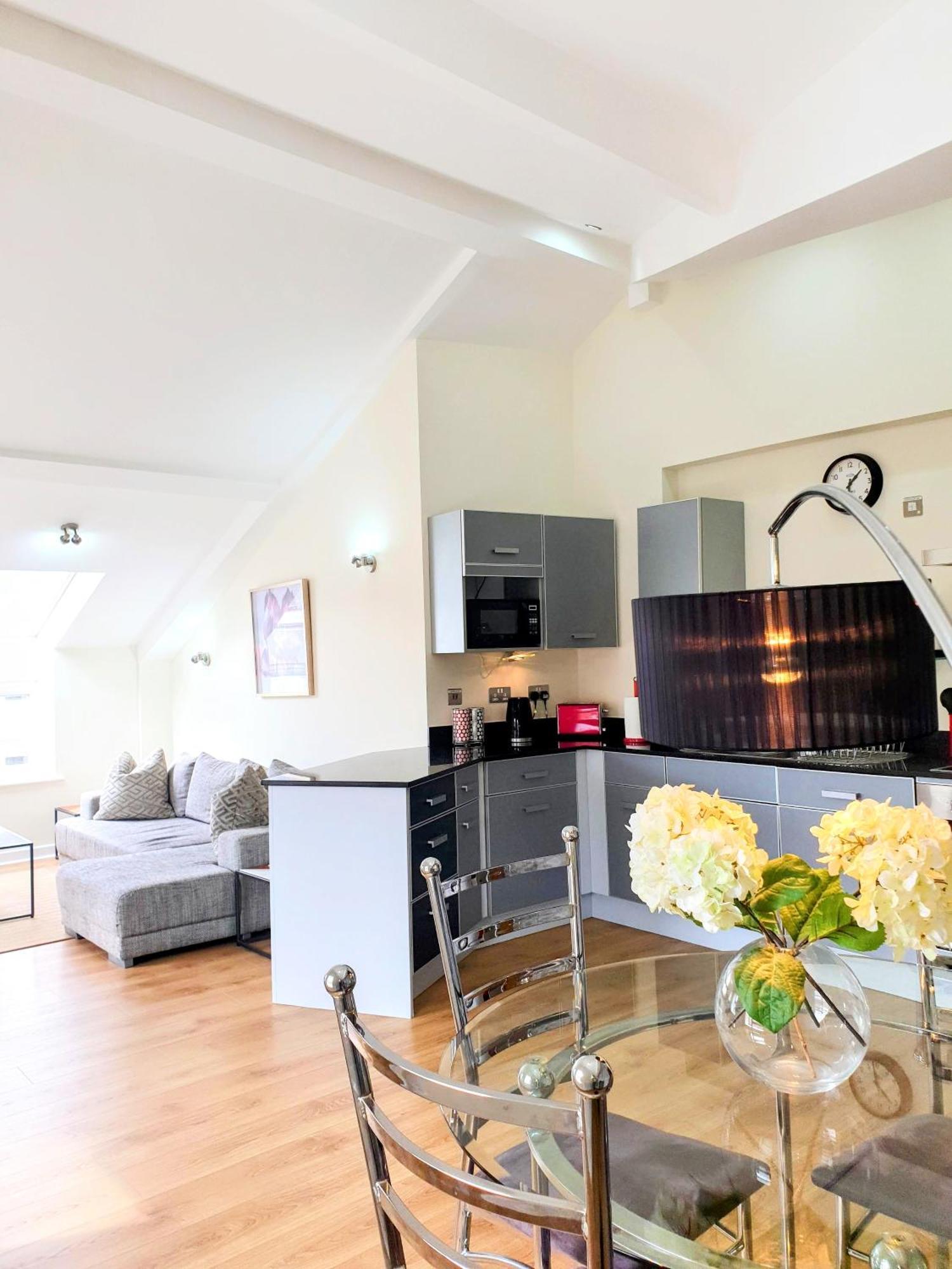 The Penthouse At Regent House Light And Airy Floor With Lift Access 1 Bedroom En-suite Luxury Ultra Location Apartment