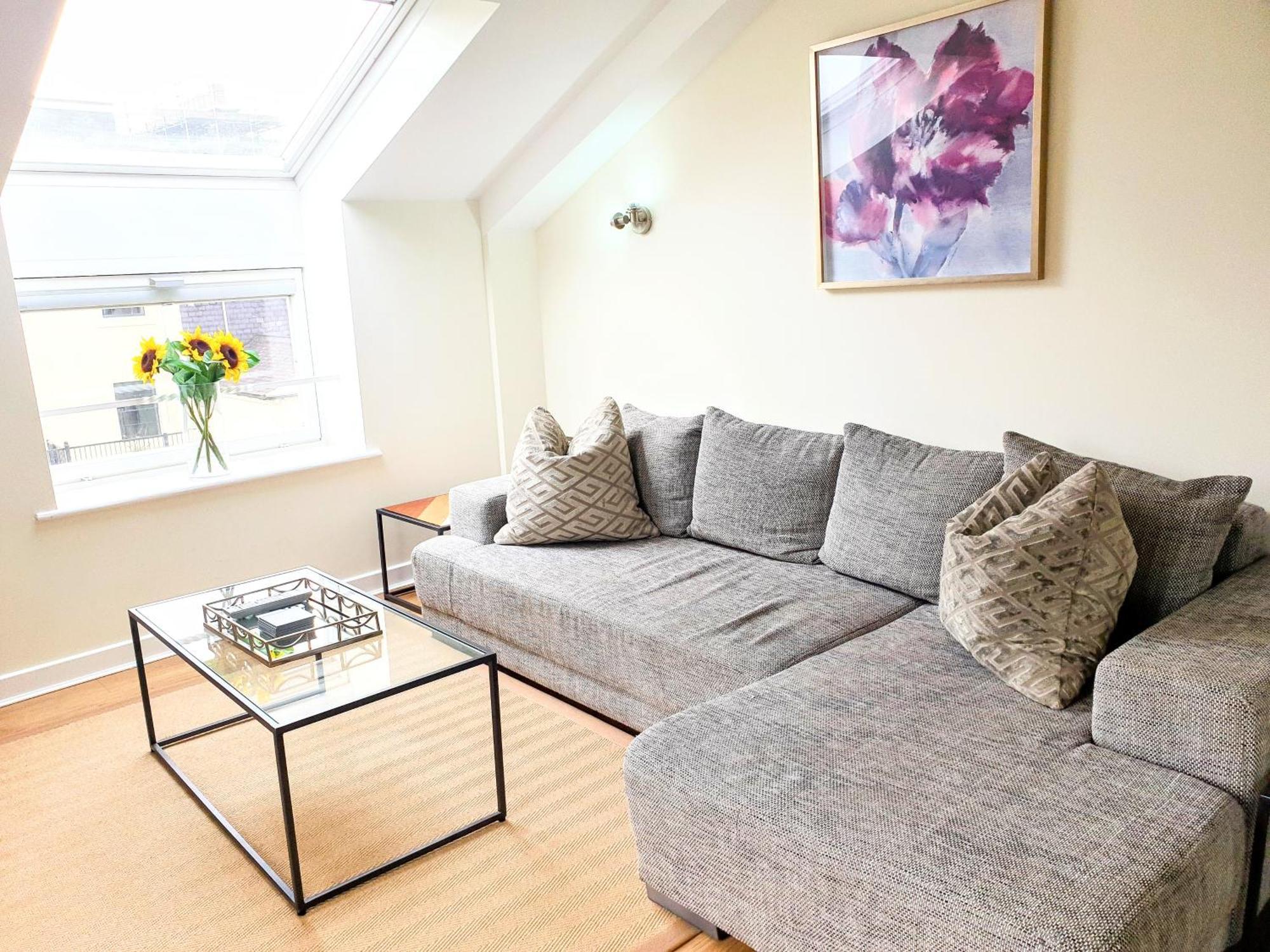 The Penthouse At Regent House Light And Airy Floor With Lift Access 1 Bedroom En-suite Luxury Ultra Location Apartment *