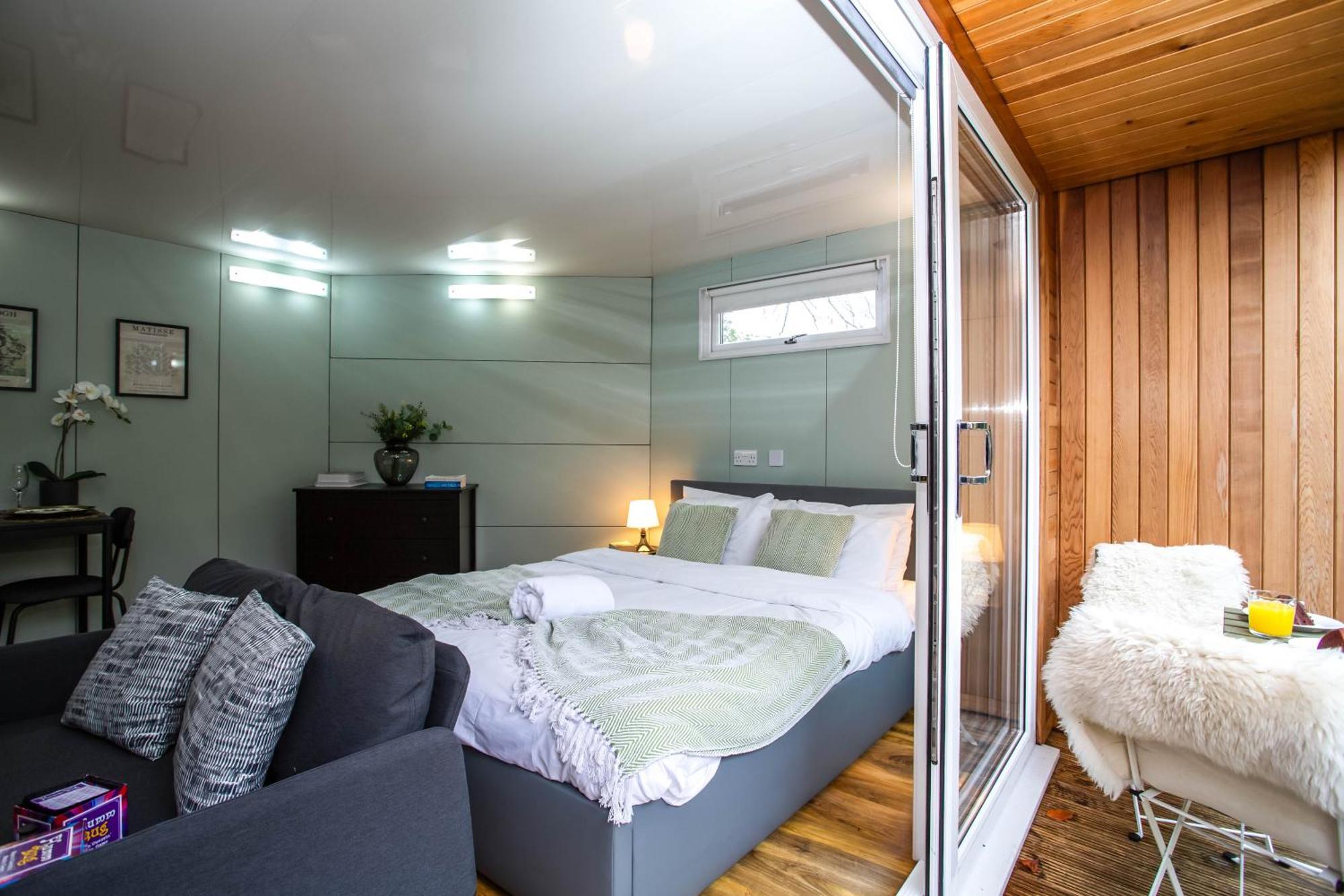 Apartment Stylish With Huge Private Garden *