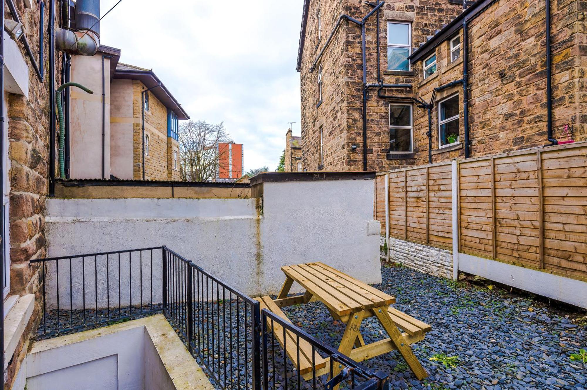 Stylish Boutique Flat In Harrogate - Sleeps 16 *