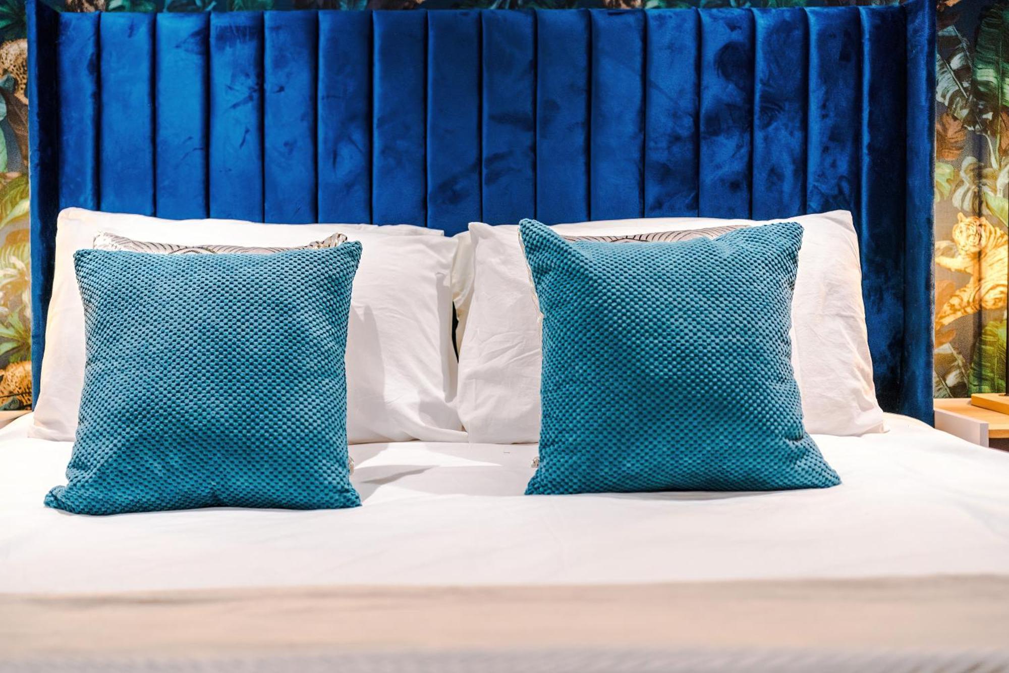 Apartment Stylish Boutique Flat In Harrogate - Sleeps 16 *