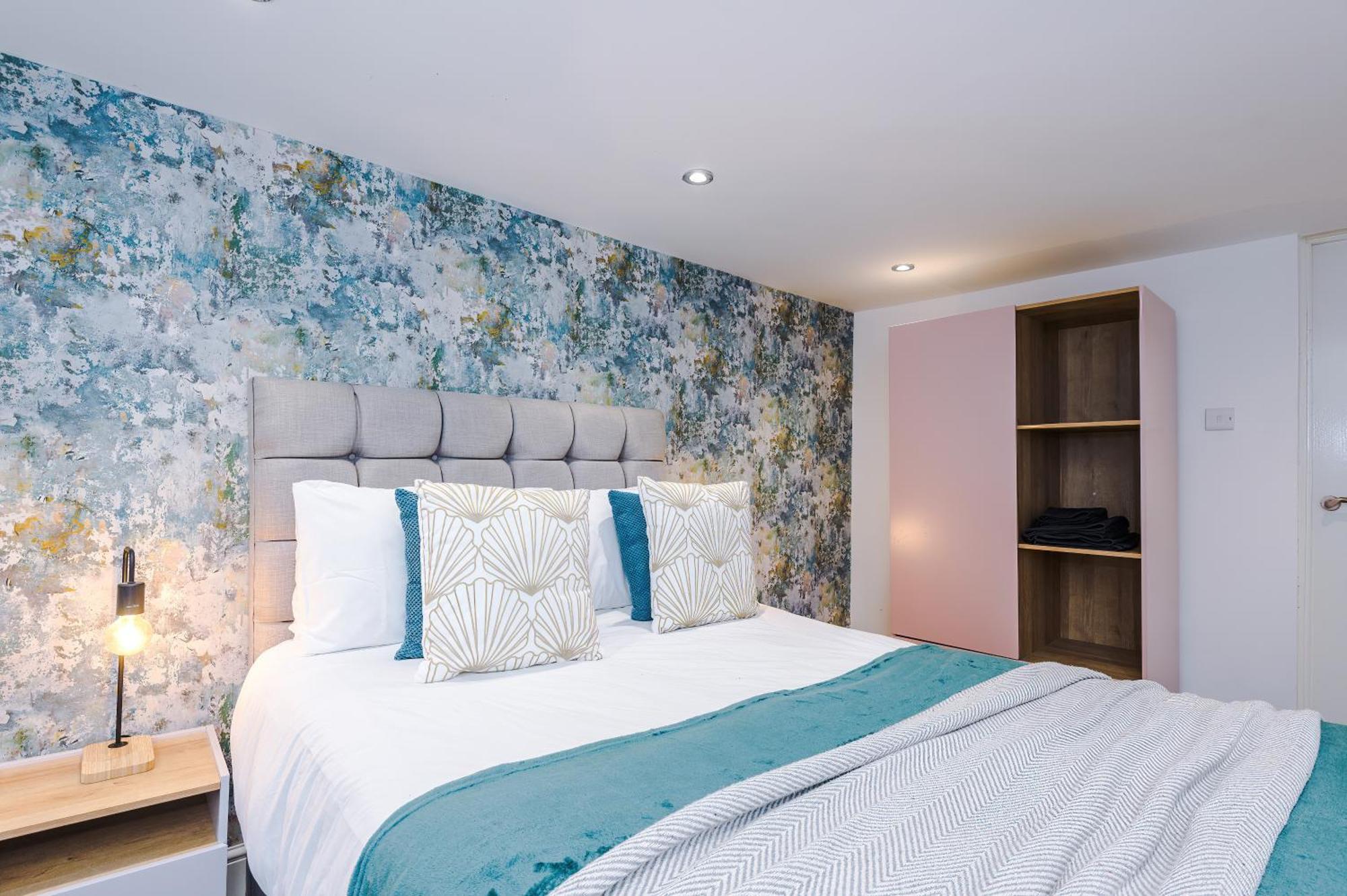 Stylish Boutique Flat In Harrogate - Sleeps 16 Apartment