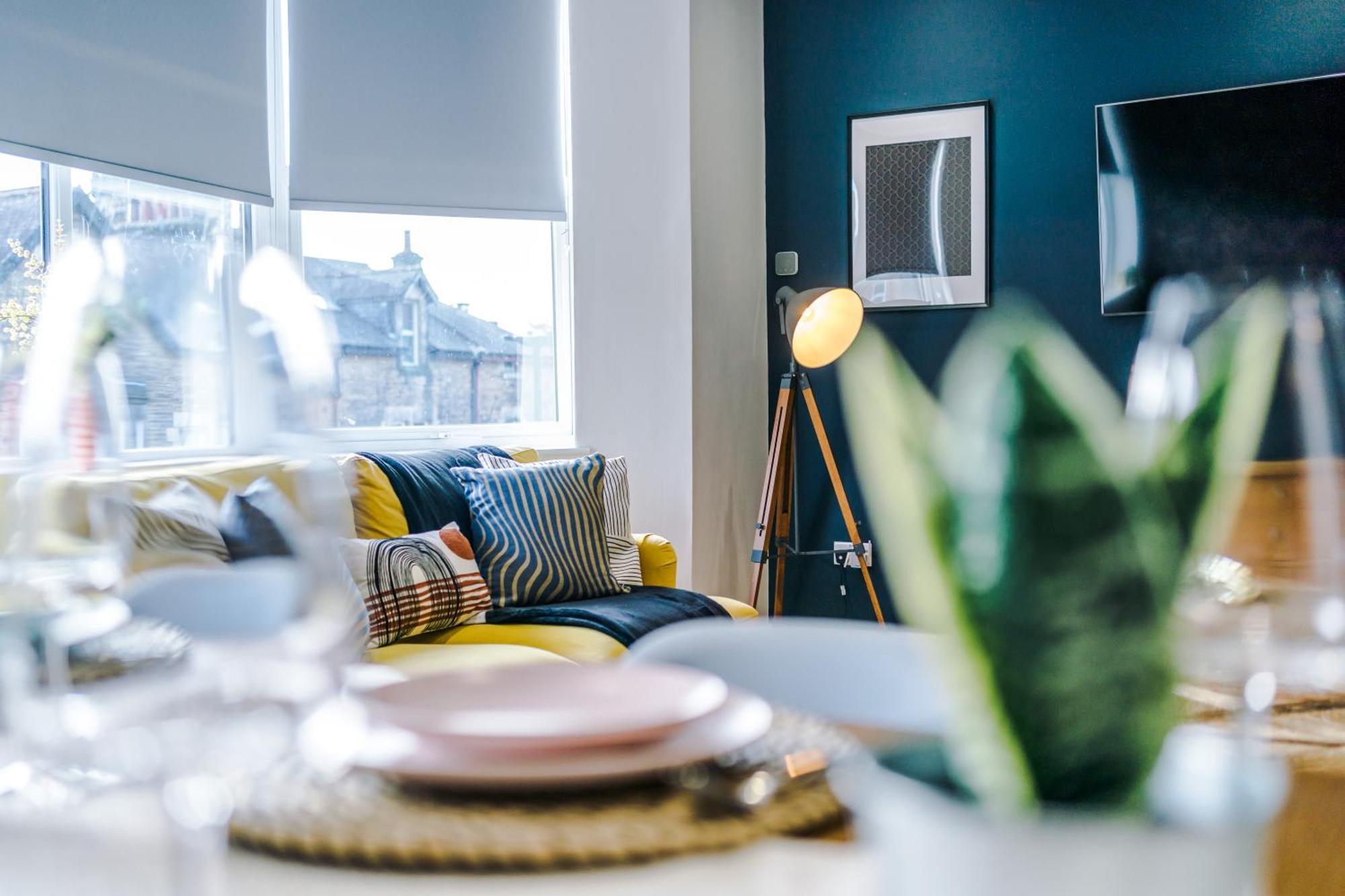 Stylish Boutique Flat In Harrogate - Sleeps 16 *