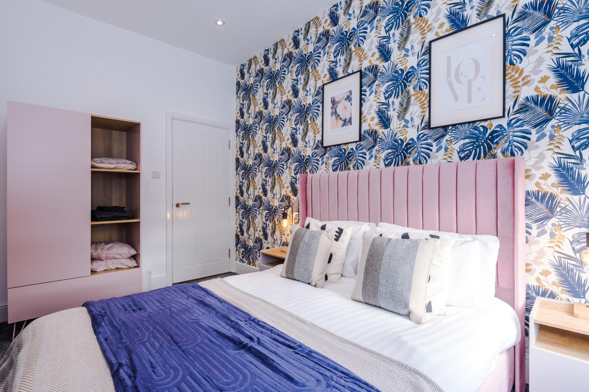 Stylish Boutique Flat In Harrogate - Sleeps 16 Apartment