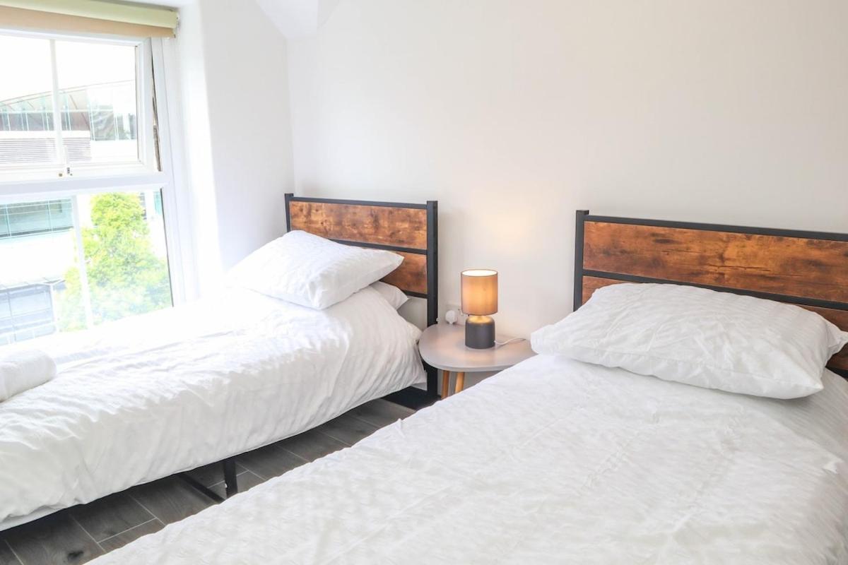Opposite Business Centre Apartment