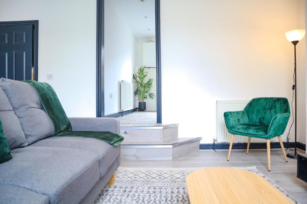 Opposite Business Centre Apartment *