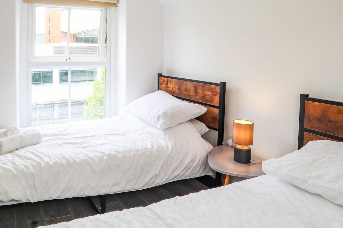 Opposite Business Centre Apartment