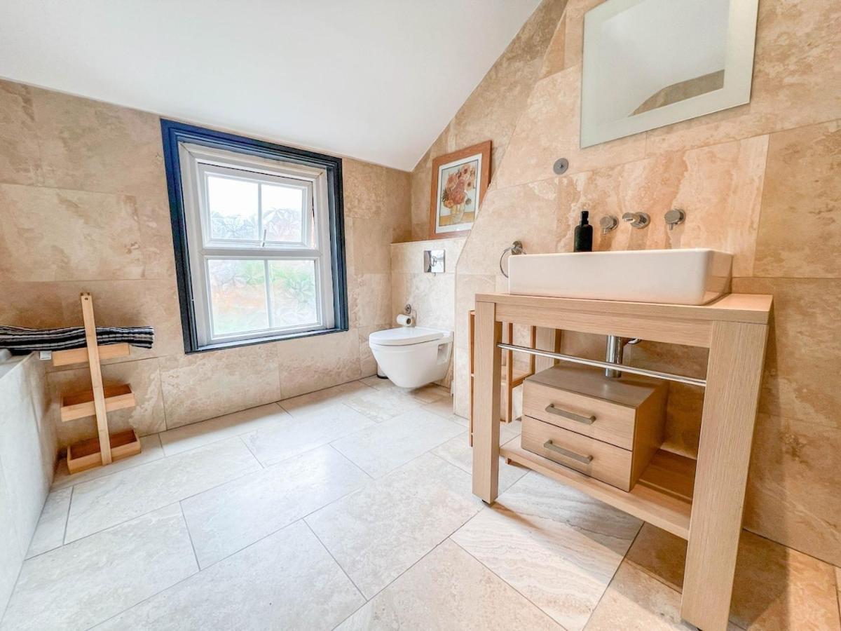 Opposite Business Centre Apartment *