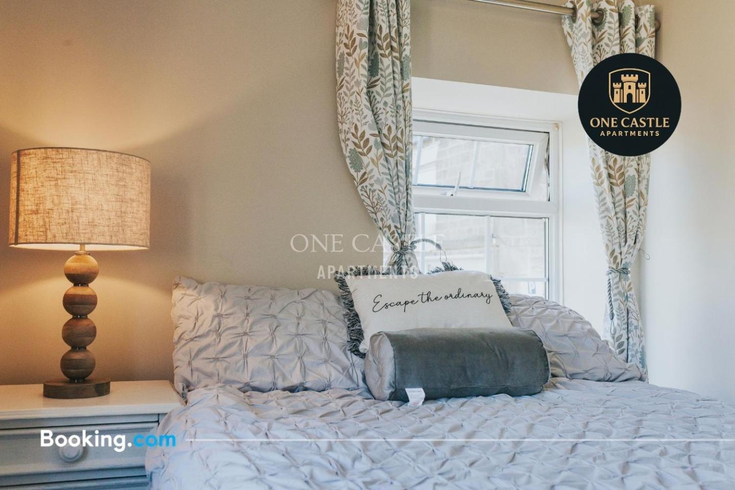 Premium L Last-minute Escape L Free Parking I Garden I Sleeps 6 L 3 Bed & 2 Bath I One Castle Short-lets And Serviced * Harrogate