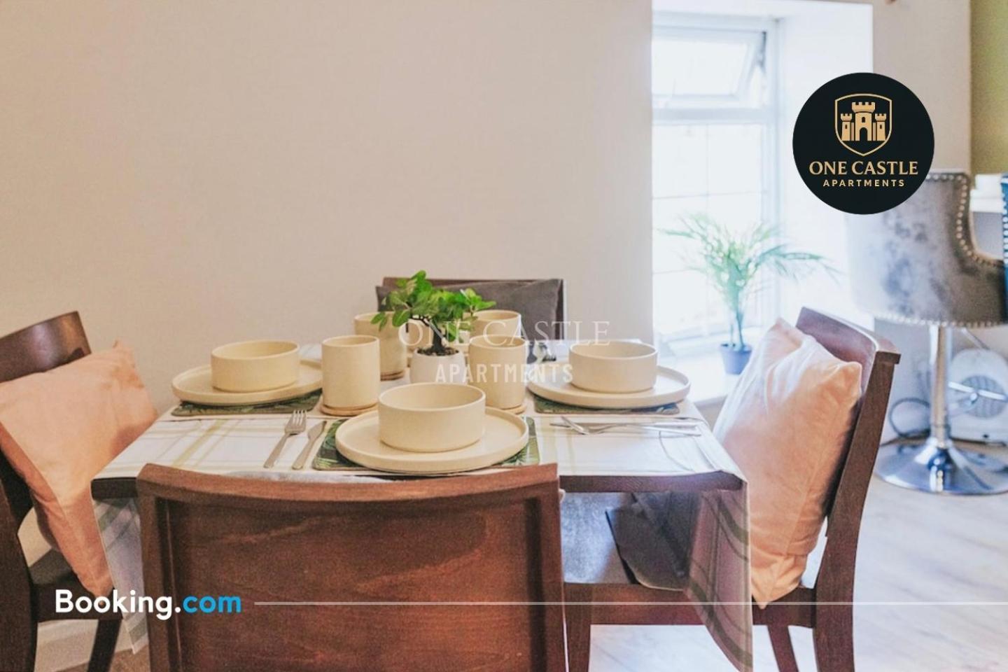 Apartment Premium L Last-minute Escape L Free Parking I Garden I Sleeps 6 L 3 Bed & 2 Bath I One Castle Short-lets And Serviced *