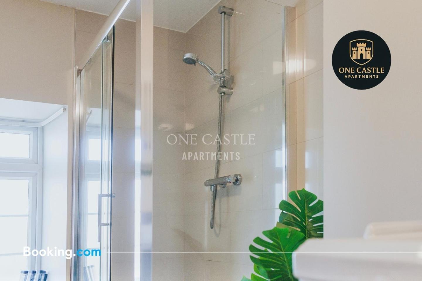 Apartment Premium L Last-minute Escape L Free Parking I Garden I Sleeps 6 L 3 Bed & 2 Bath I One Castle Short-lets And Serviced