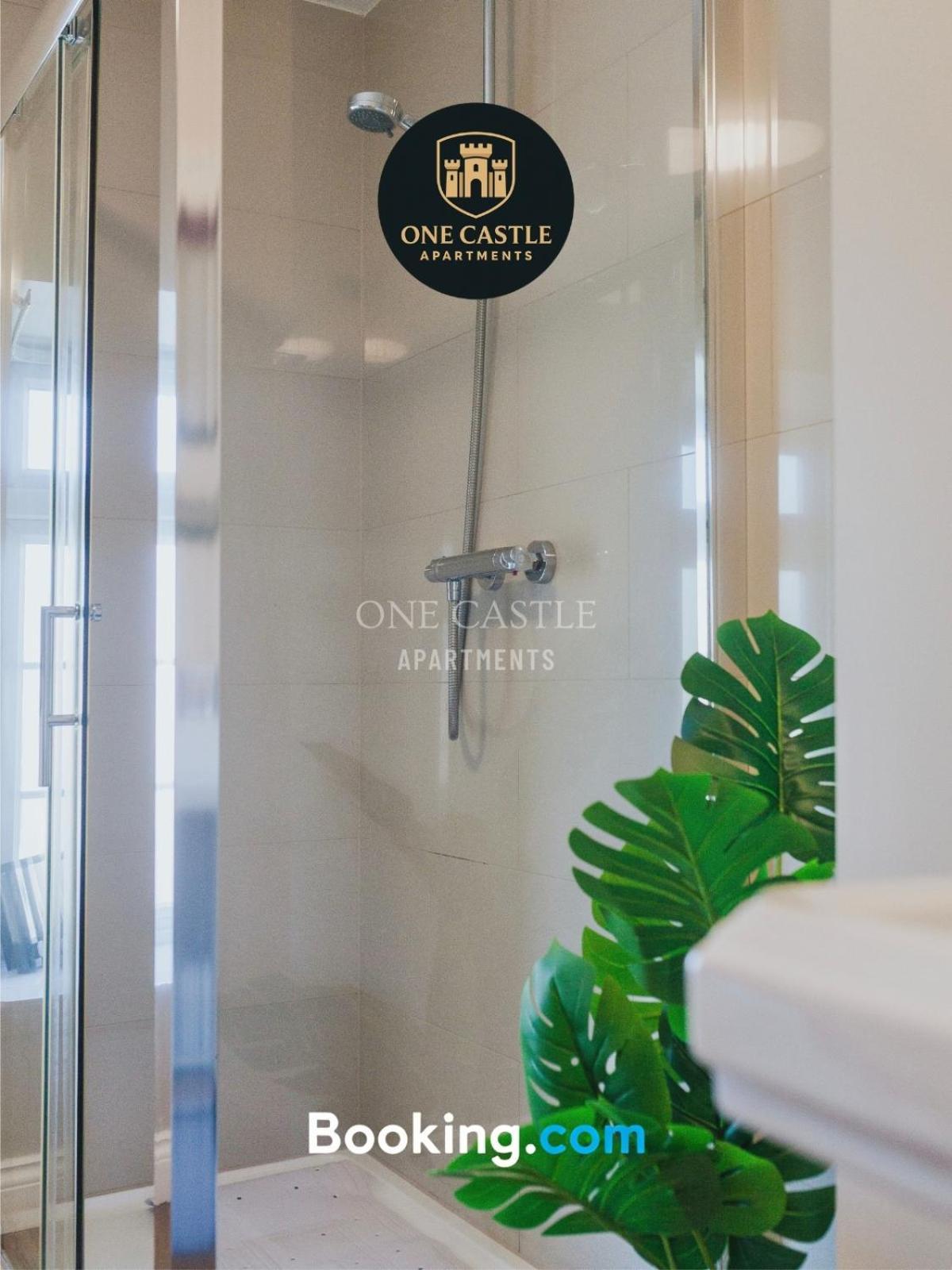 Apartment Premium L Last-minute Escape L Free Parking I Garden I Sleeps 6 L 3 Bed & 2 Bath I One Castle Short-lets And Serviced