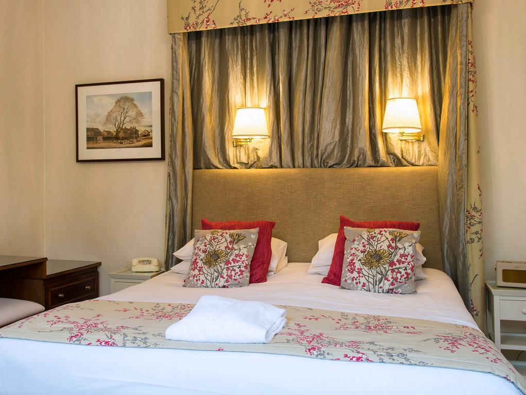 Ascot House 4*