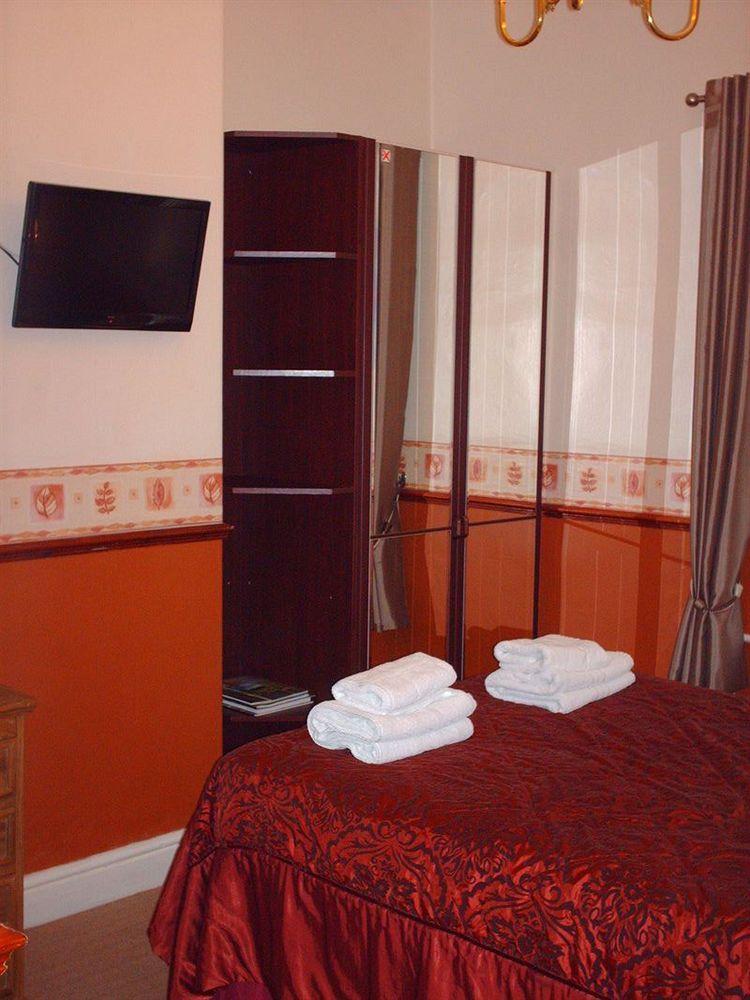 The Camberley Guest house 4*