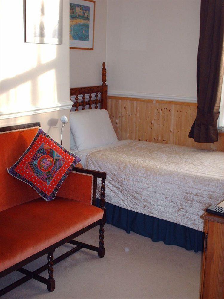 The Camberley Guest house 4*