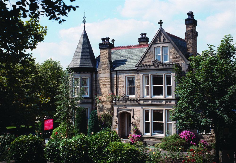 Hotel Ascot House