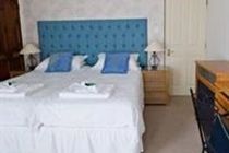 Ivory Apartment *