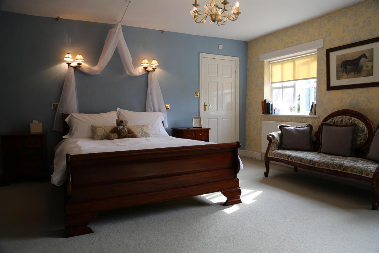The Crown Roecliffe Inn 4*