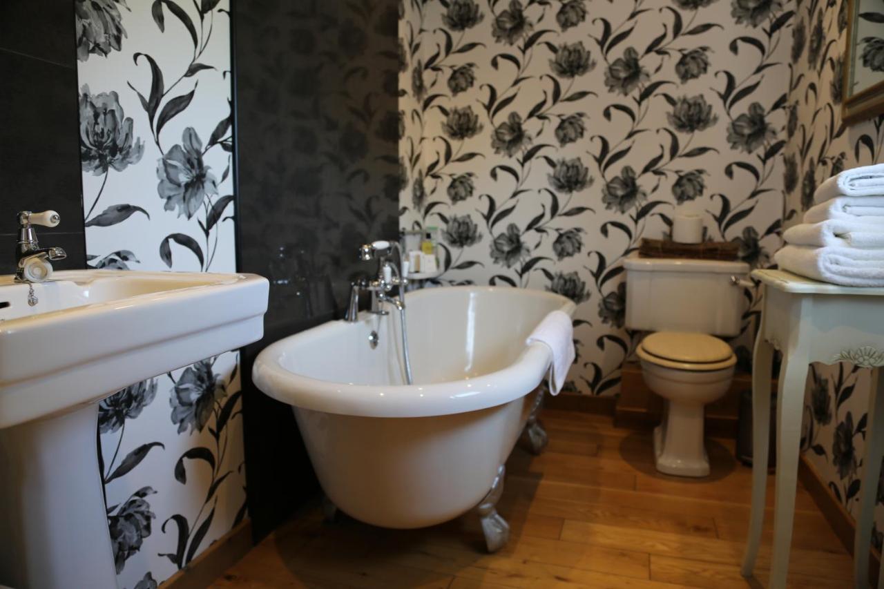 The Crown Roecliffe Inn
